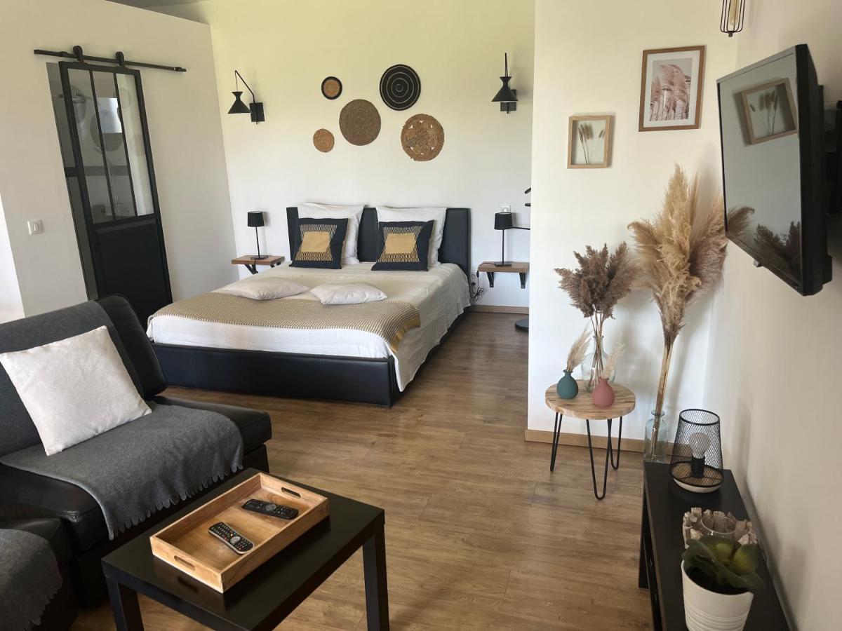 Gites Dans Mas En Pierres Robion en Luberon Dış mekan fotoğraf